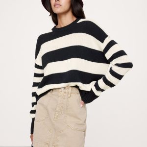 Midweight Cashmere Crew-Neck Sweater